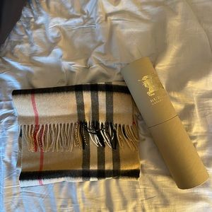 Burberry Classic Cashmere Scarf